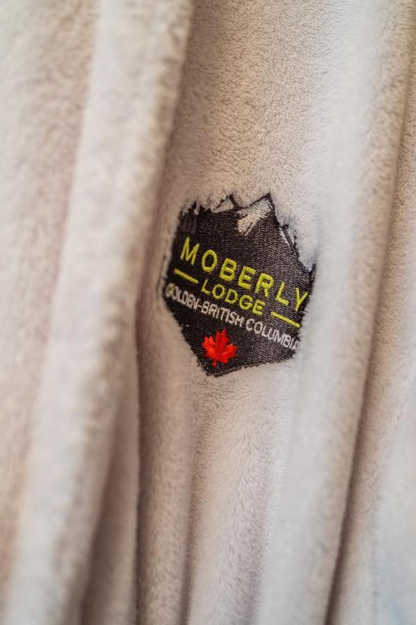 Moberly Lodge Голден Екстер'єр фото